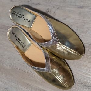 NWOB Jacques Levine dual tone gold silver trim metallic slippers slip ons size 9